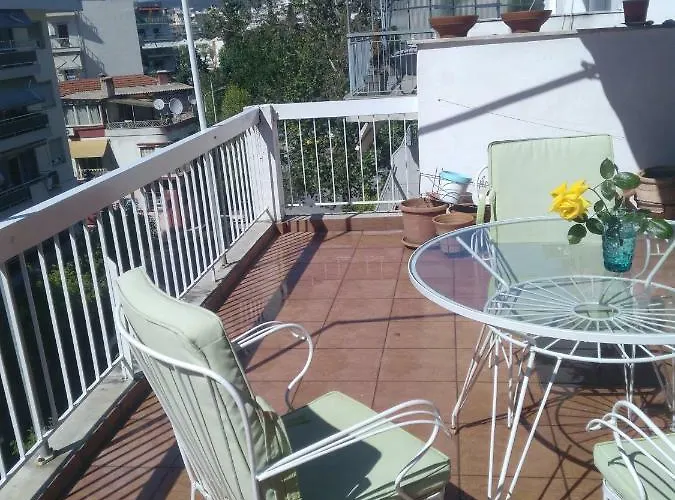 Cozy Penthouse Next To Metro Station